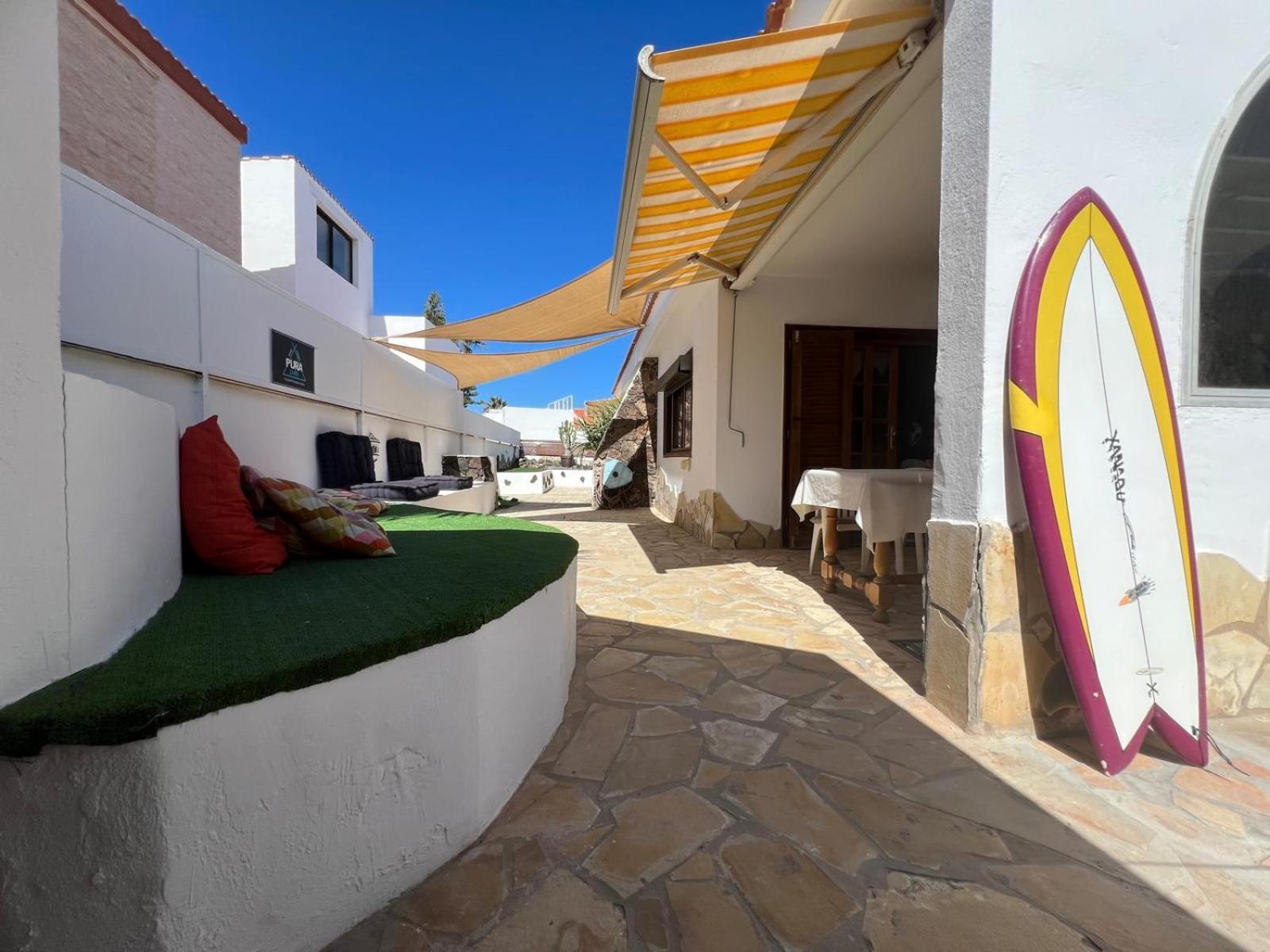 Pura Vida Surf Camp & School Vandrerhjem La Oliva Eksteriør bilde